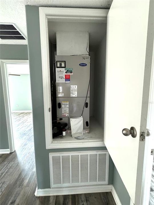 For Rent: $2,700 (5 beds, 2 baths, 2264 Square Feet)