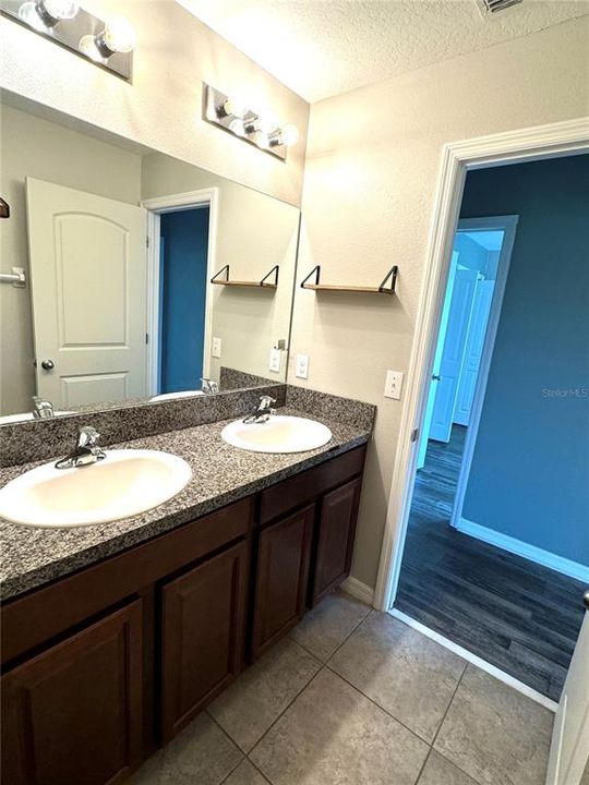 For Rent: $2,700 (5 beds, 2 baths, 2264 Square Feet)