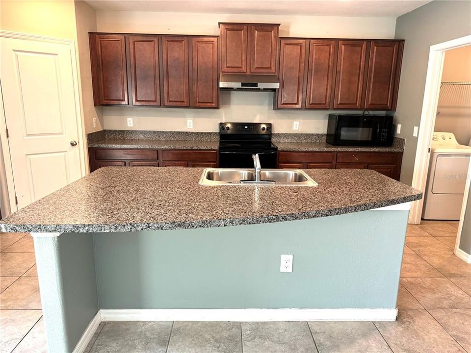 For Rent: $2,700 (5 beds, 2 baths, 2264 Square Feet)