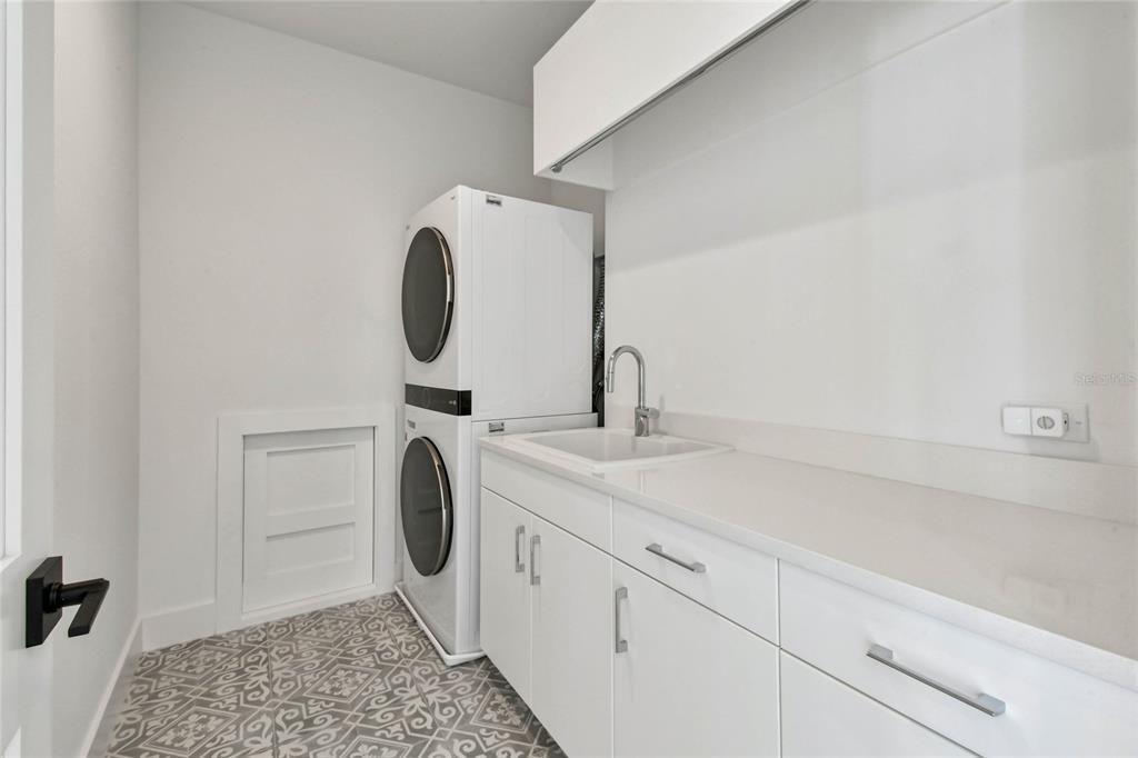 Active With Contract: $2,777,000 (4 beds, 3 baths, 3646 Square Feet)