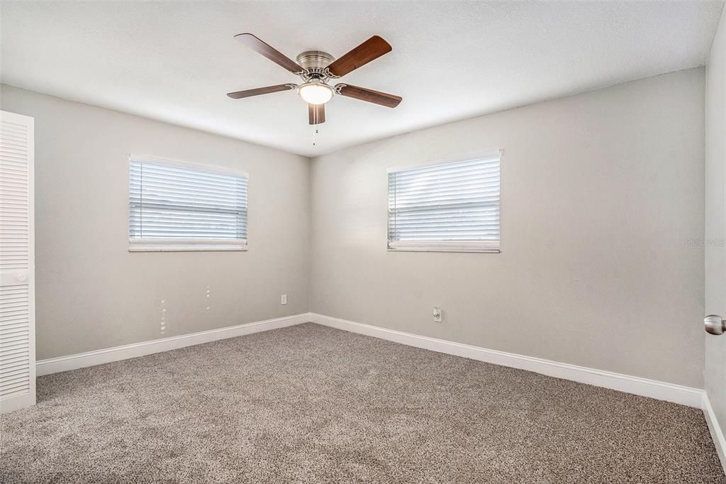 For Sale: $300,000 (3 beds, 3 baths, 1612 Square Feet)