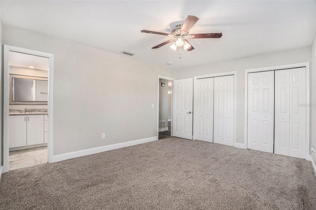 For Sale: $300,000 (3 beds, 3 baths, 1612 Square Feet)