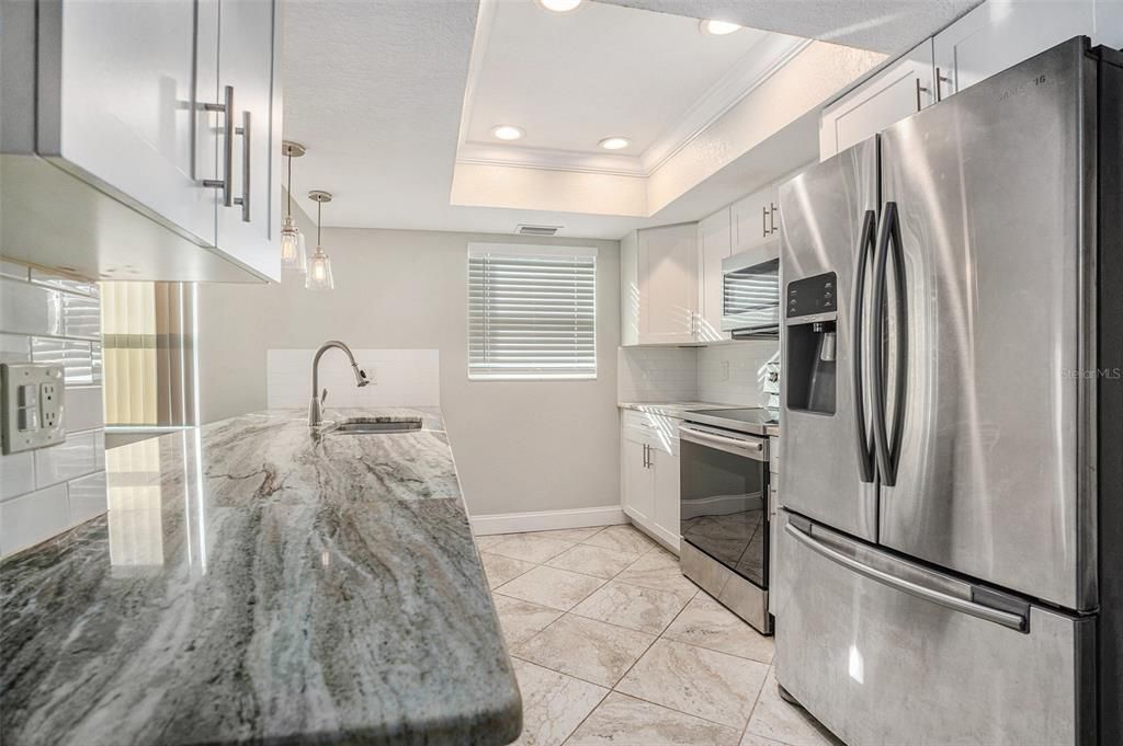 For Sale: $300,000 (3 beds, 3 baths, 1612 Square Feet)