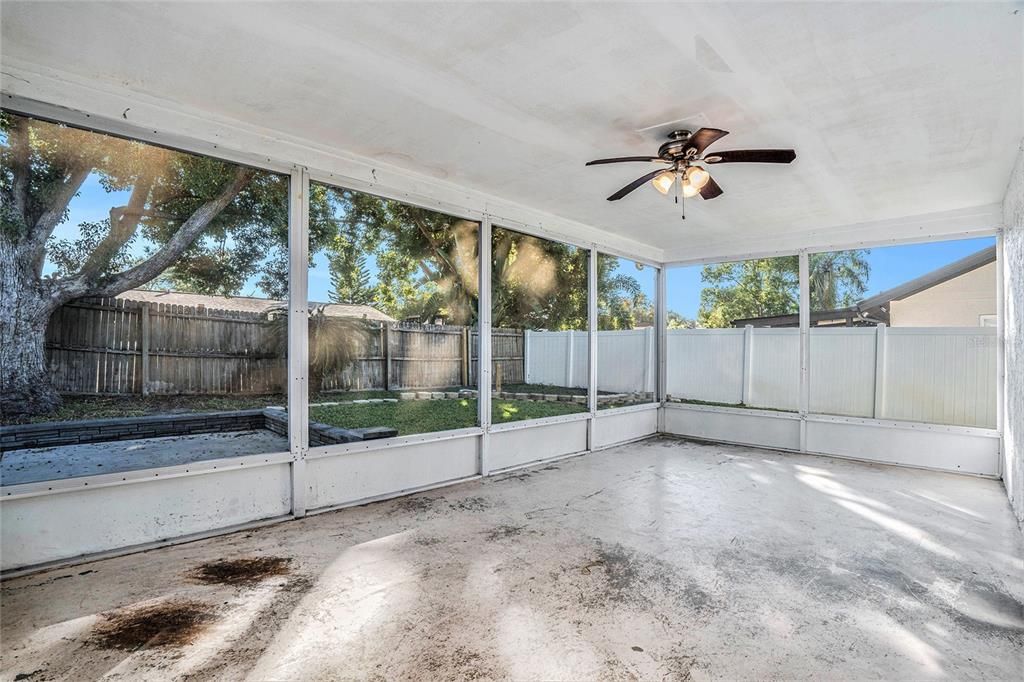 For Sale: $300,000 (3 beds, 3 baths, 1612 Square Feet)