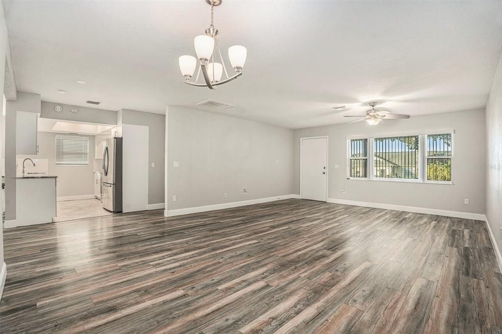 For Sale: $300,000 (3 beds, 3 baths, 1612 Square Feet)