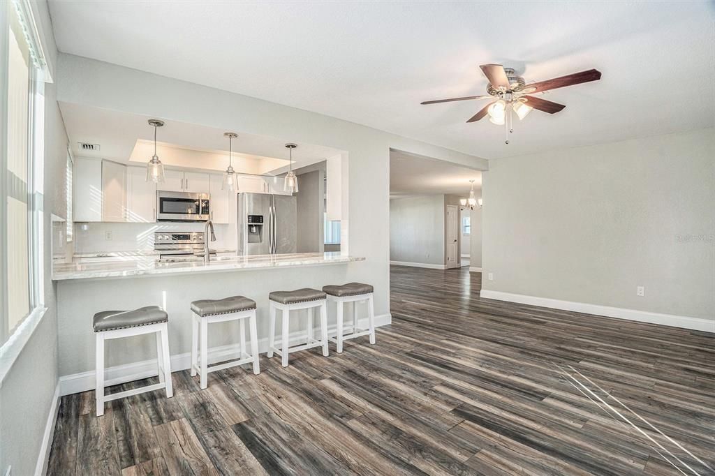 For Sale: $300,000 (3 beds, 3 baths, 1612 Square Feet)