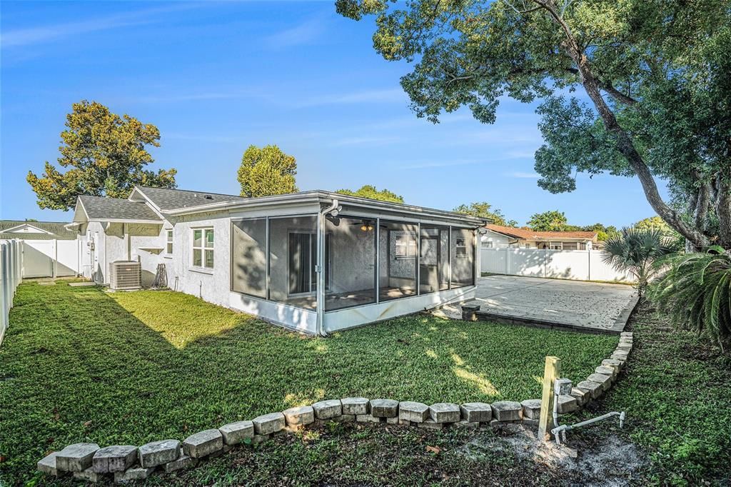 For Sale: $300,000 (3 beds, 3 baths, 1612 Square Feet)