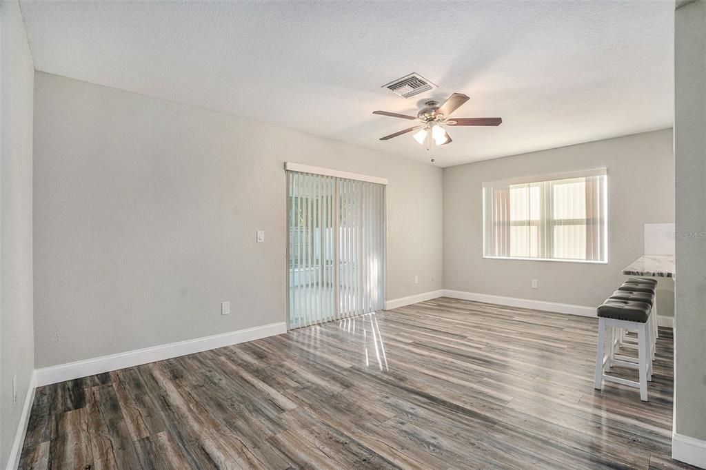 For Sale: $300,000 (3 beds, 3 baths, 1612 Square Feet)