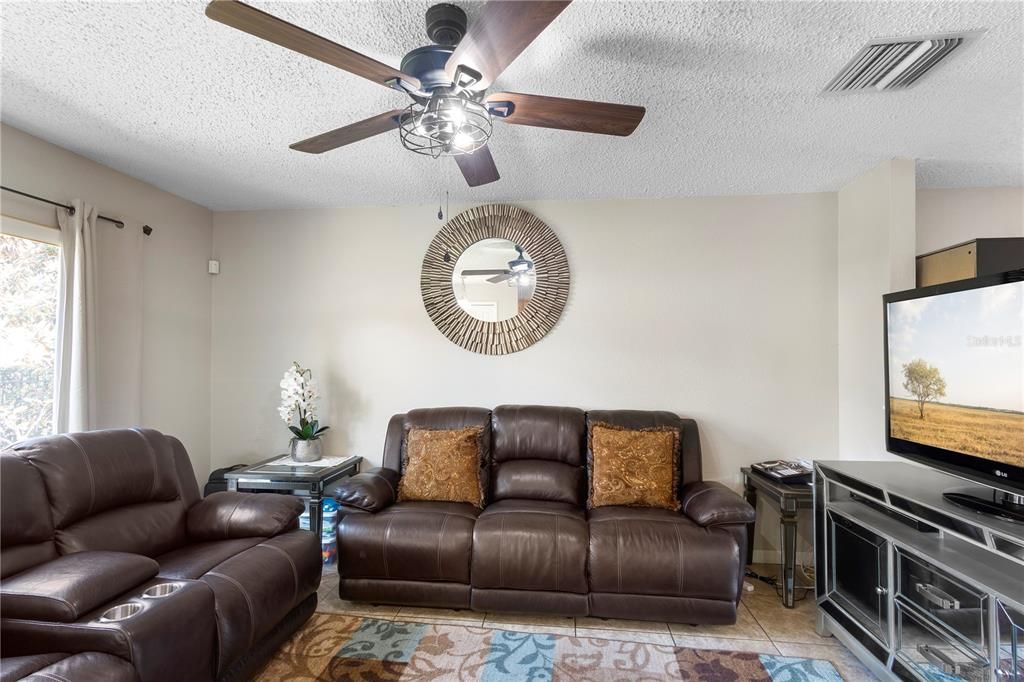 For Sale: $345,000 (3 beds, 2 baths, 1872 Square Feet)