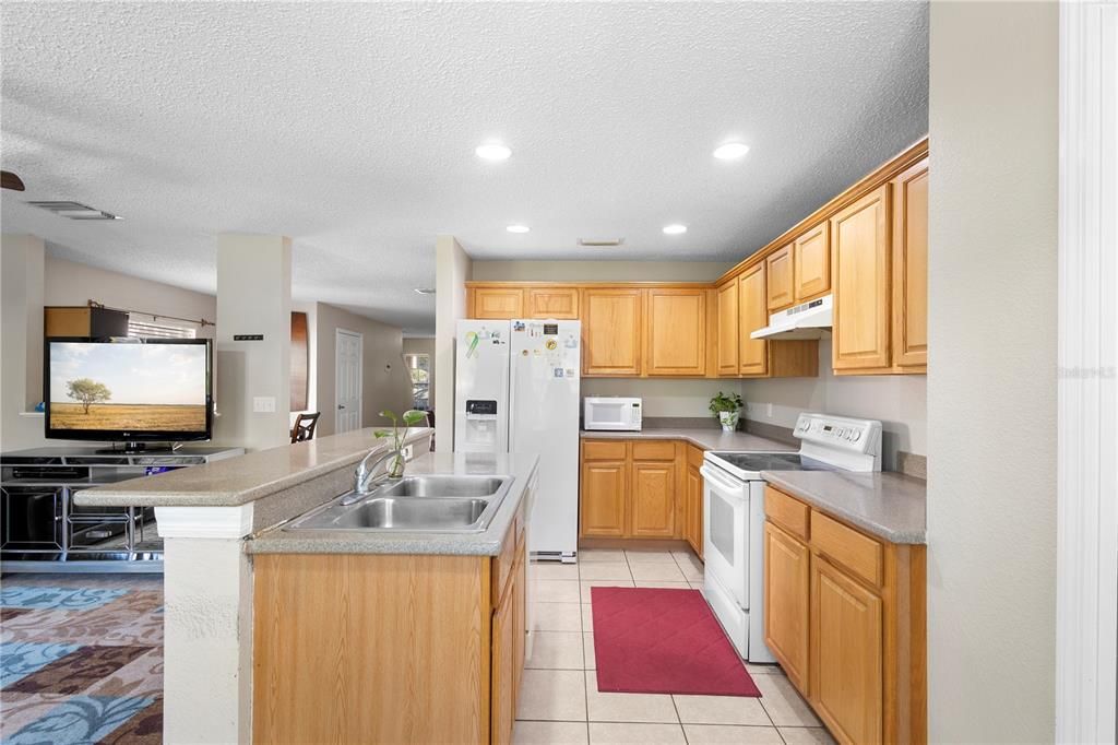 For Sale: $345,000 (3 beds, 2 baths, 1872 Square Feet)