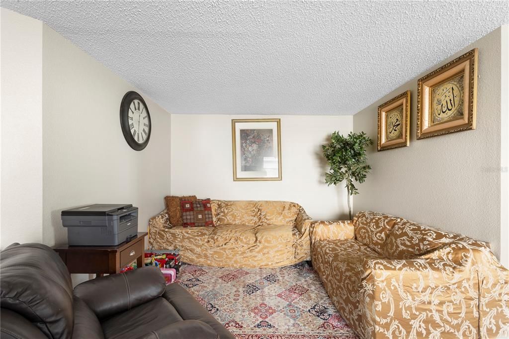 For Sale: $345,000 (3 beds, 2 baths, 1872 Square Feet)