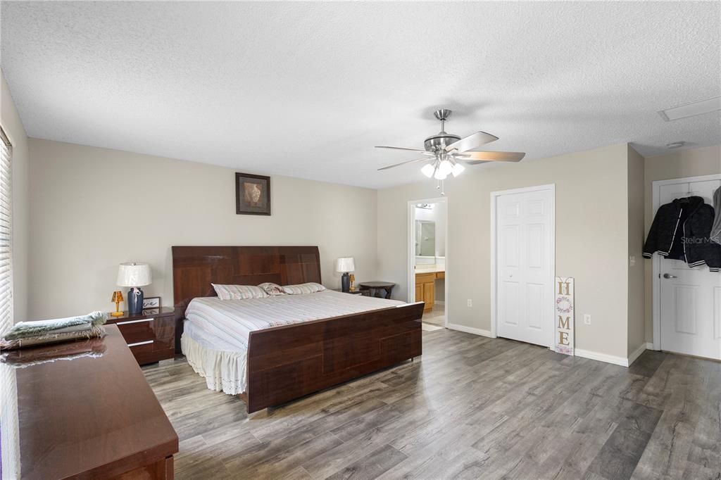 For Sale: $345,000 (3 beds, 2 baths, 1872 Square Feet)