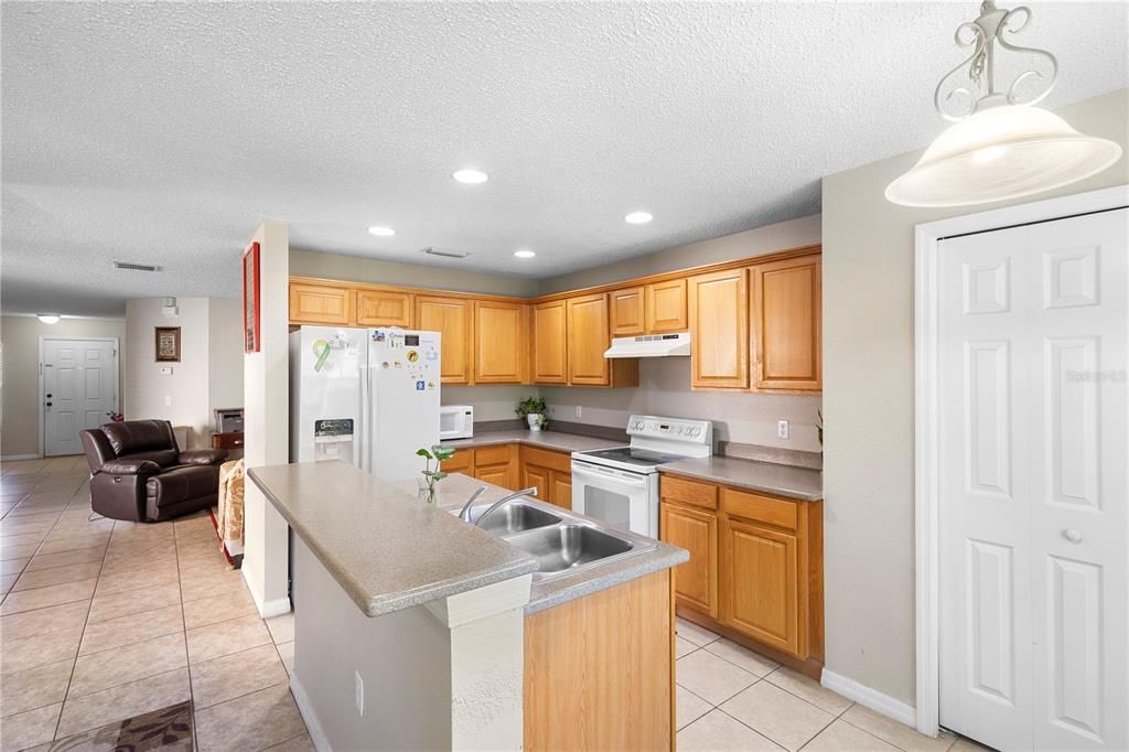 For Sale: $345,000 (3 beds, 2 baths, 1872 Square Feet)