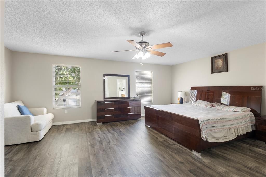 For Sale: $345,000 (3 beds, 2 baths, 1872 Square Feet)