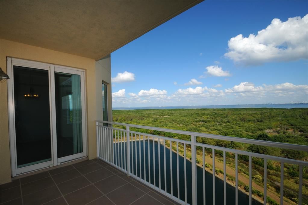 For Sale: $390,000 (2 beds, 2 baths, 1600 Square Feet)