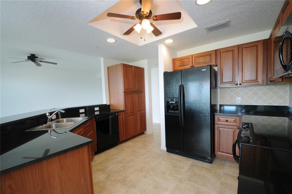 For Sale: $390,000 (2 beds, 2 baths, 1600 Square Feet)
