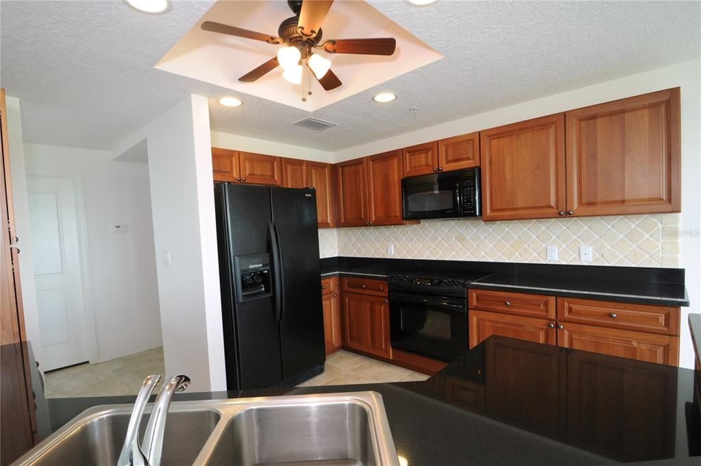 For Sale: $390,000 (2 beds, 2 baths, 1600 Square Feet)