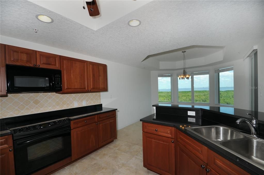 For Sale: $390,000 (2 beds, 2 baths, 1600 Square Feet)