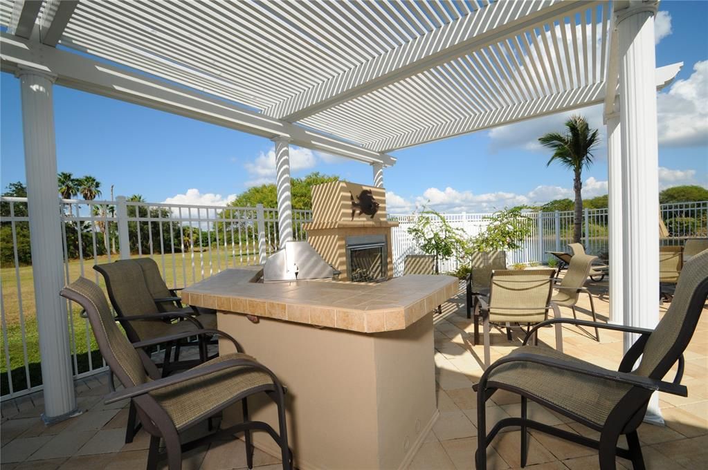 For Sale: $390,000 (2 beds, 2 baths, 1600 Square Feet)