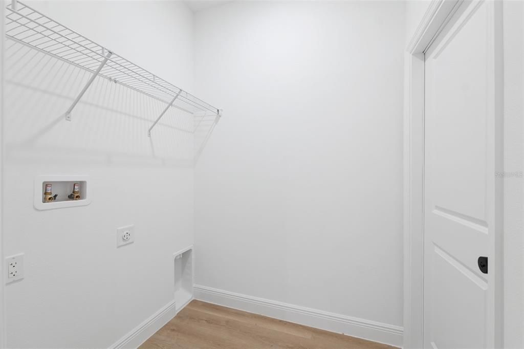 For Sale: $299,000 (4 beds, 2 baths, 1751 Square Feet)