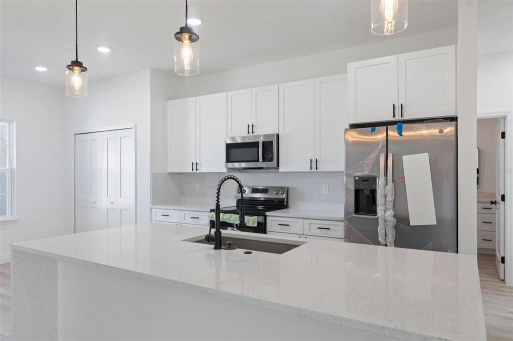 For Sale: $299,000 (4 beds, 2 baths, 1751 Square Feet)