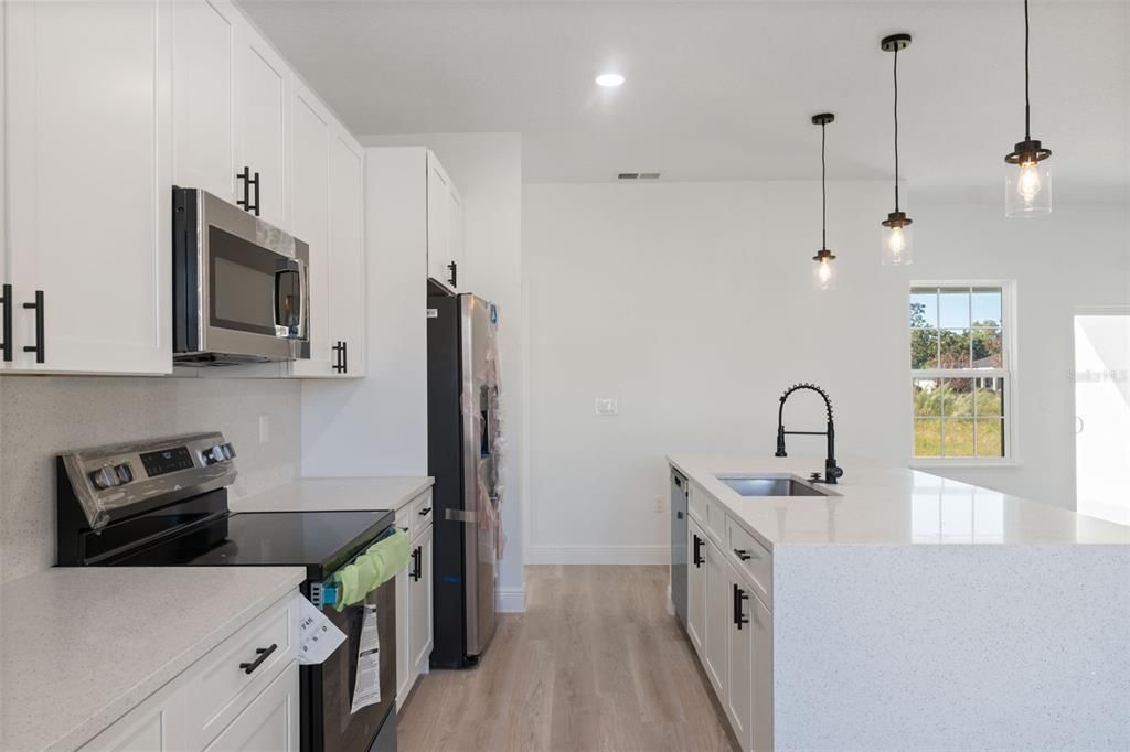 For Sale: $299,000 (4 beds, 2 baths, 1751 Square Feet)