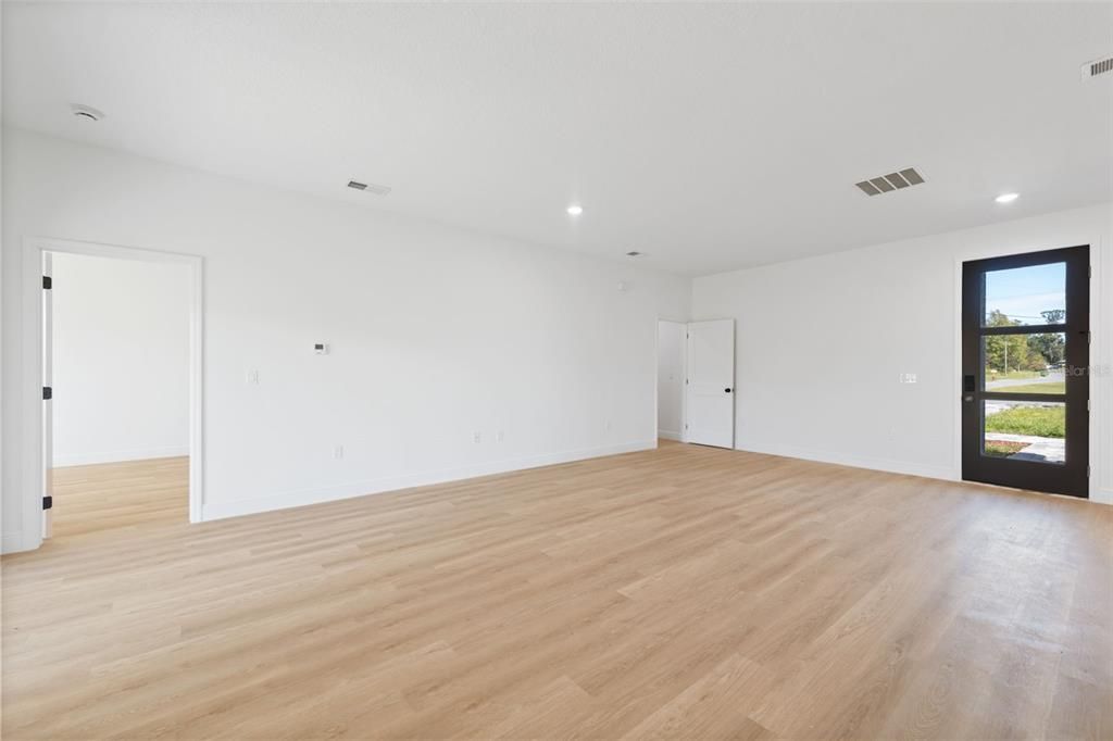 For Sale: $299,000 (4 beds, 2 baths, 1751 Square Feet)