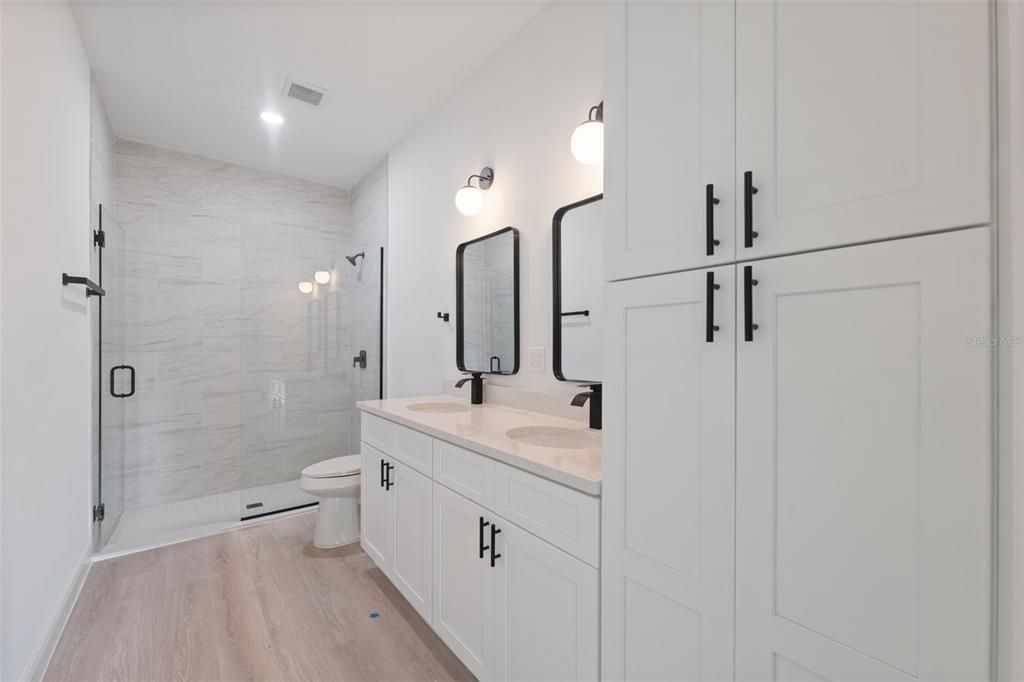 For Sale: $299,000 (4 beds, 2 baths, 1751 Square Feet)