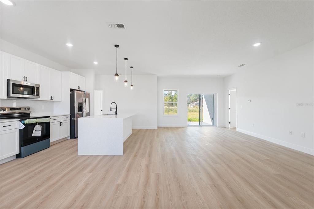 For Sale: $299,000 (4 beds, 2 baths, 1751 Square Feet)