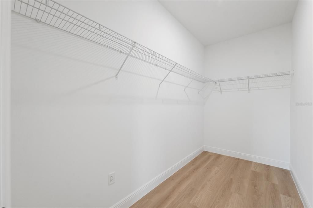 For Sale: $299,000 (4 beds, 2 baths, 1751 Square Feet)