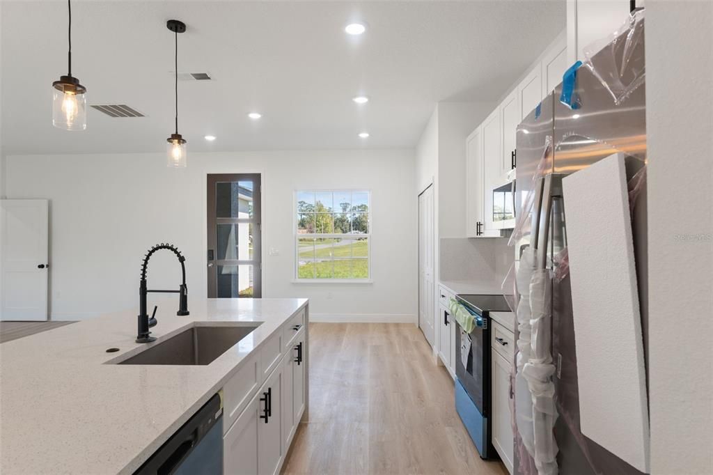 For Sale: $299,000 (4 beds, 2 baths, 1751 Square Feet)