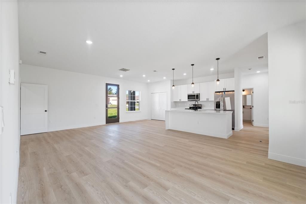 For Sale: $299,000 (4 beds, 2 baths, 1751 Square Feet)