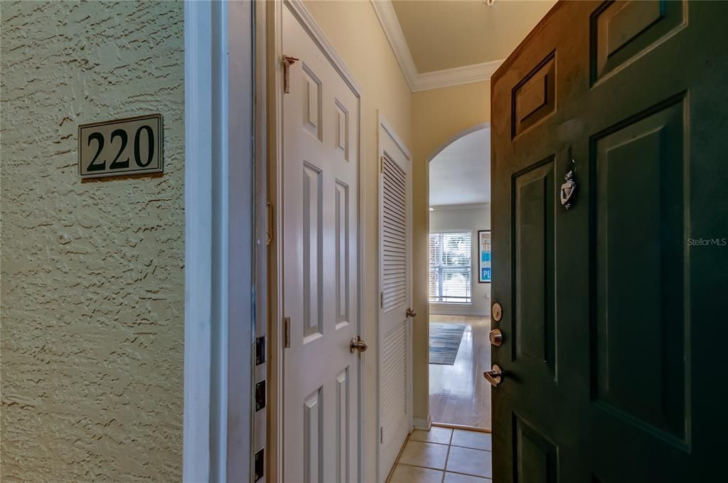 For Sale: $219,000 (2 beds, 2 baths, 1010 Square Feet)