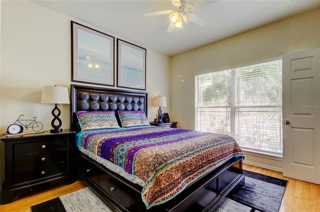 For Sale: $219,000 (2 beds, 2 baths, 1010 Square Feet)