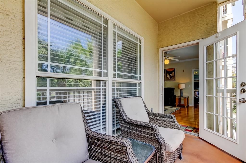 For Sale: $219,000 (2 beds, 2 baths, 1010 Square Feet)