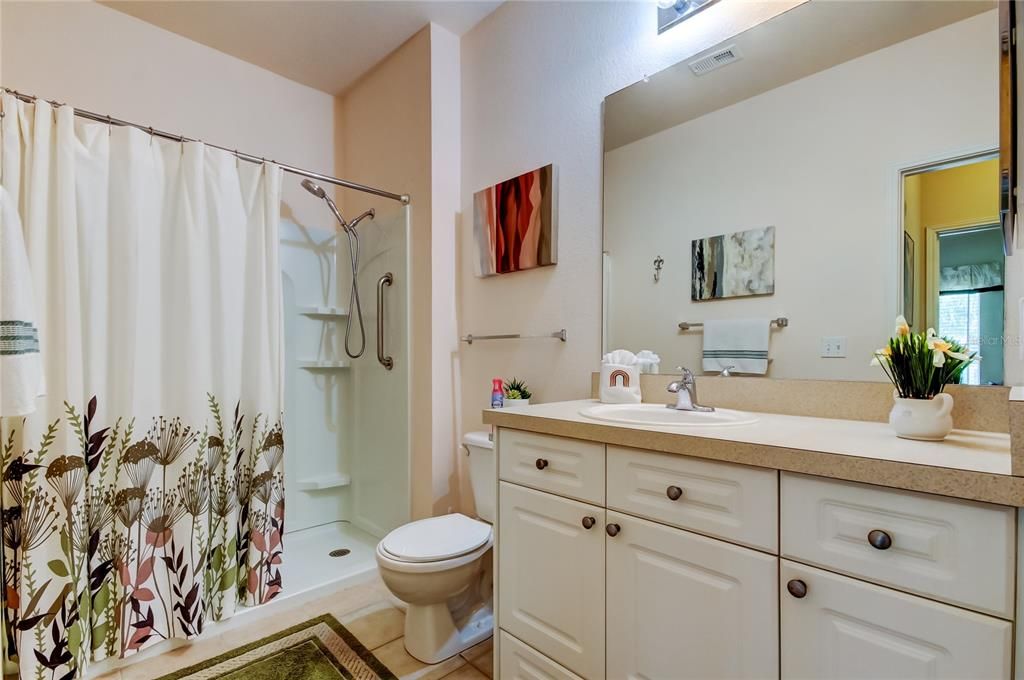 For Sale: $219,000 (2 beds, 2 baths, 1010 Square Feet)