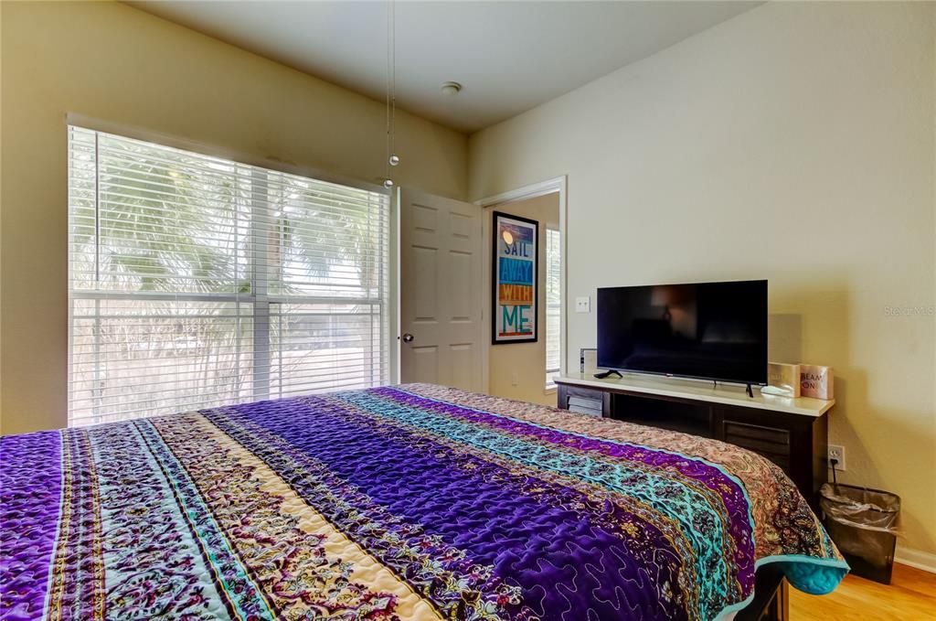 For Sale: $219,000 (2 beds, 2 baths, 1010 Square Feet)