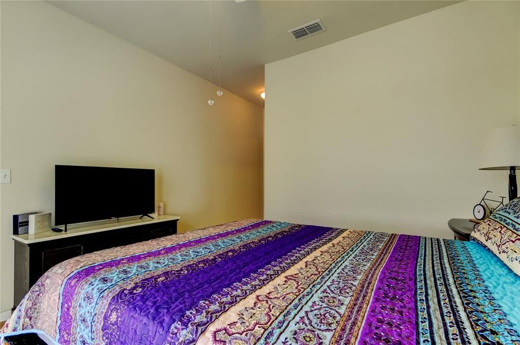 For Sale: $219,000 (2 beds, 2 baths, 1010 Square Feet)