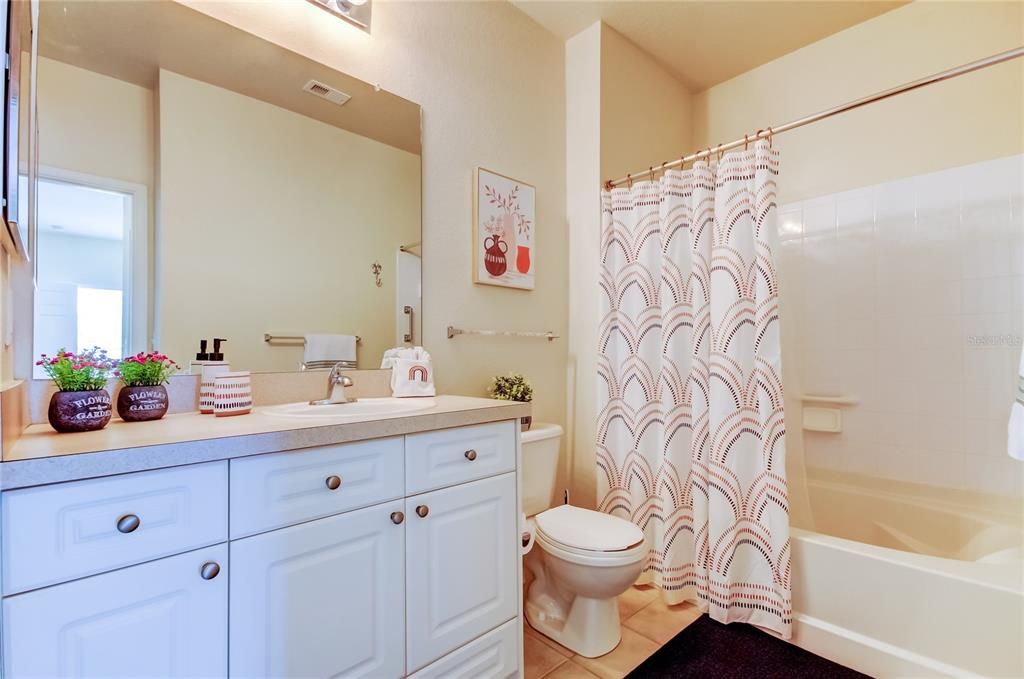 For Sale: $219,000 (2 beds, 2 baths, 1010 Square Feet)