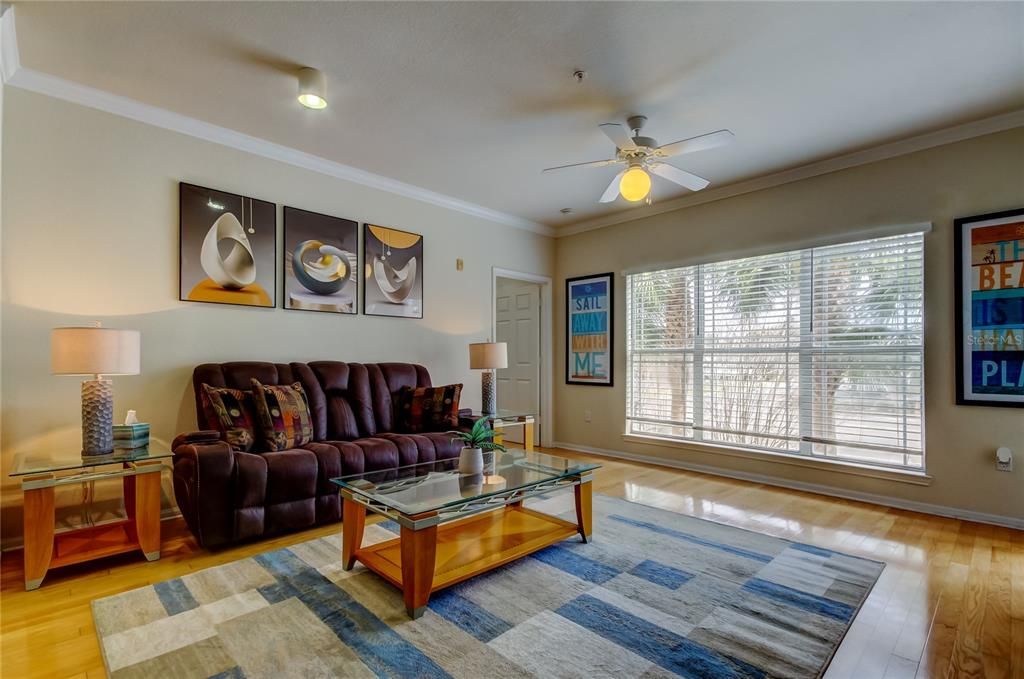 For Sale: $219,000 (2 beds, 2 baths, 1010 Square Feet)