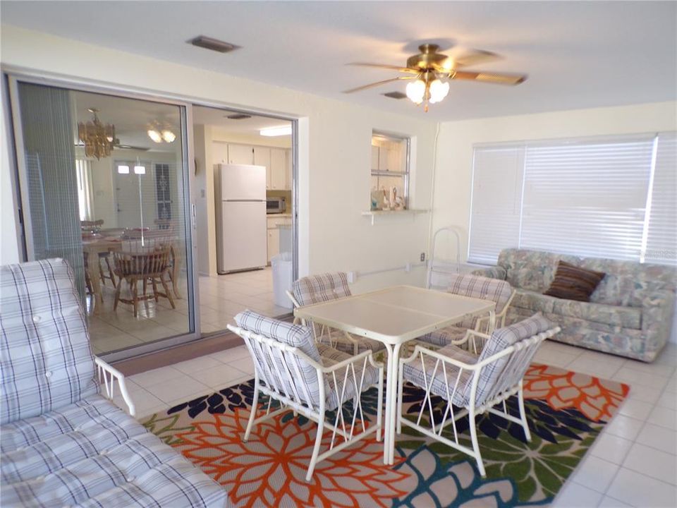 For Rent: $2,975 (2 beds, 2 baths, 1156 Square Feet)