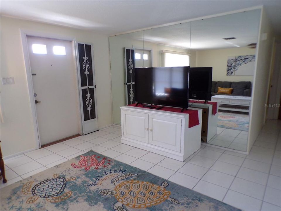 For Rent: $2,975 (2 beds, 2 baths, 1156 Square Feet)