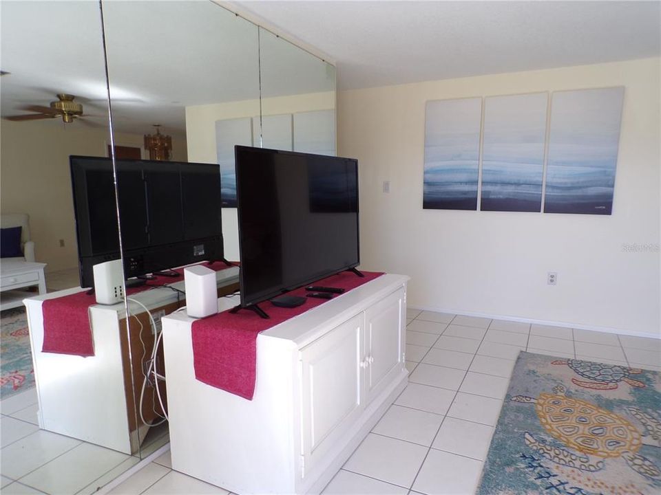 For Rent: $2,975 (2 beds, 2 baths, 1156 Square Feet)