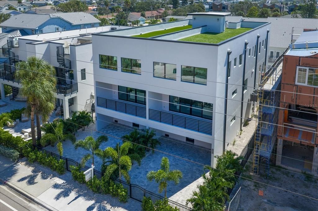 Recently Sold: $2,300,000 (4 beds, 4 baths, 3320 Square Feet)