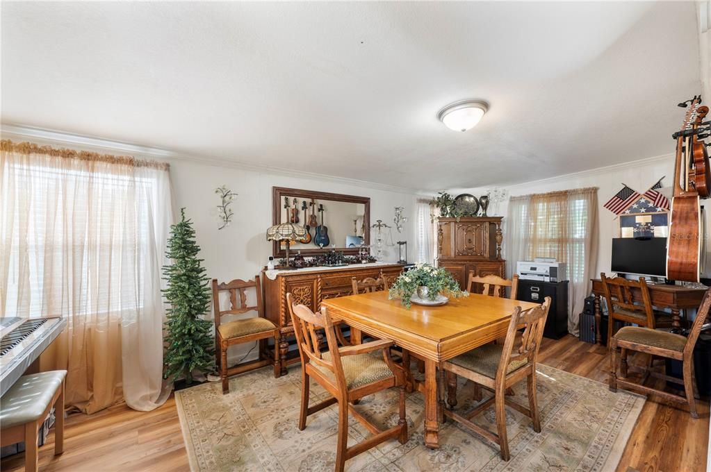 待售: $179,900 (2 贝兹, 2 浴室, 1188 平方英尺)