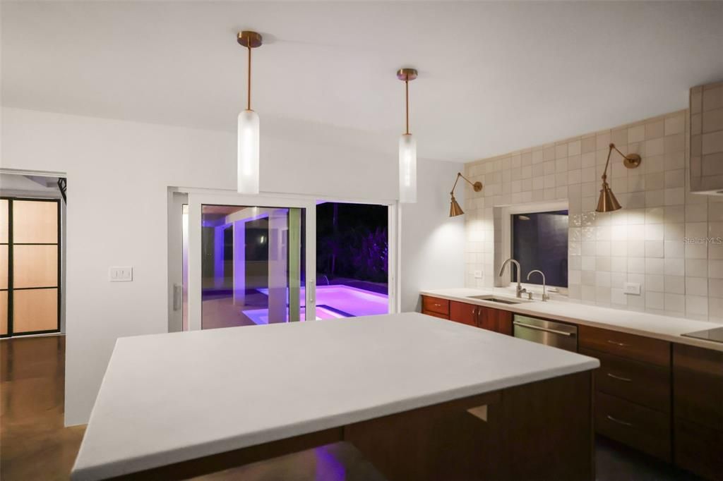 待售: $1,175,000 (4 贝兹, 2 浴室, 2432 平方英尺)