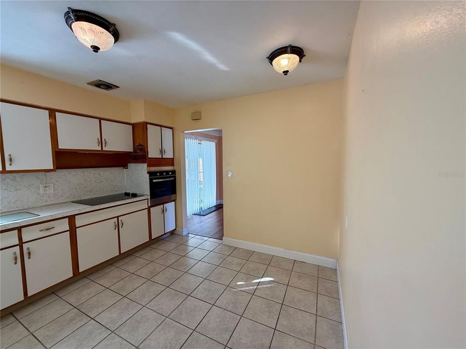 For Rent: $2,500 (3 beds, 2 baths, 1203 Square Feet)