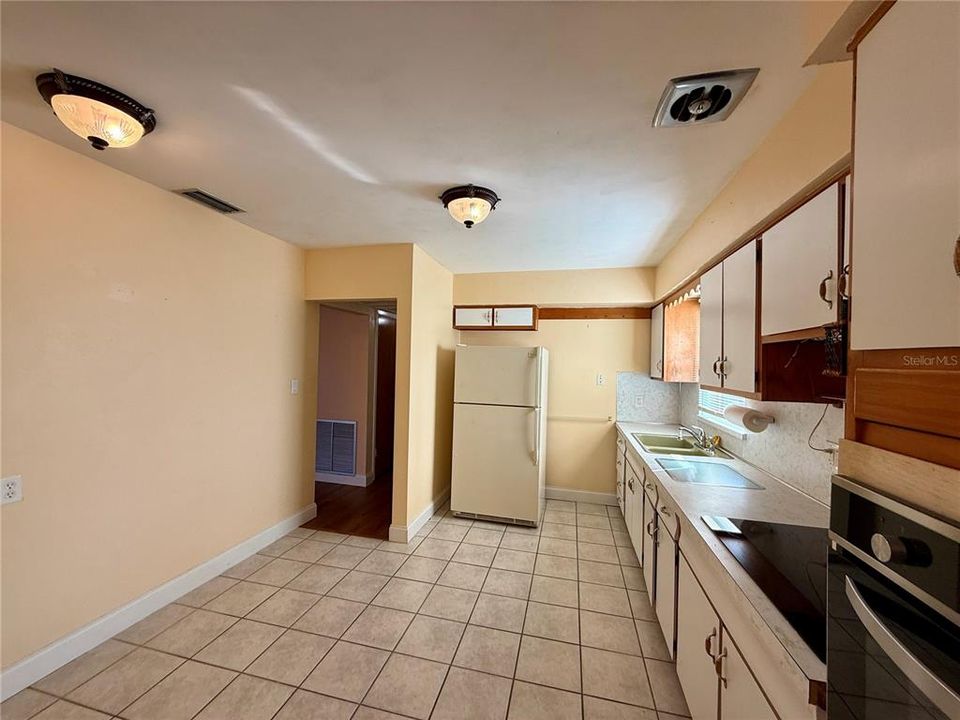 For Rent: $2,500 (3 beds, 2 baths, 1203 Square Feet)