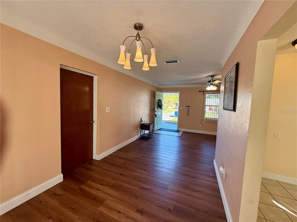For Rent: $2,500 (3 beds, 2 baths, 1203 Square Feet)