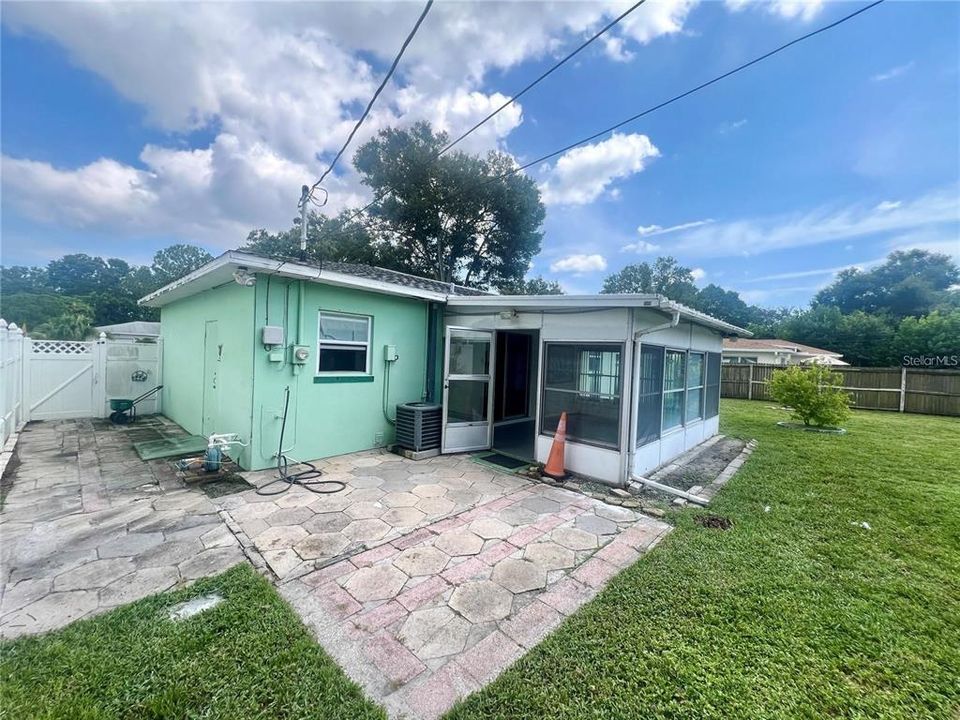 For Rent: $2,500 (3 beds, 2 baths, 1203 Square Feet)